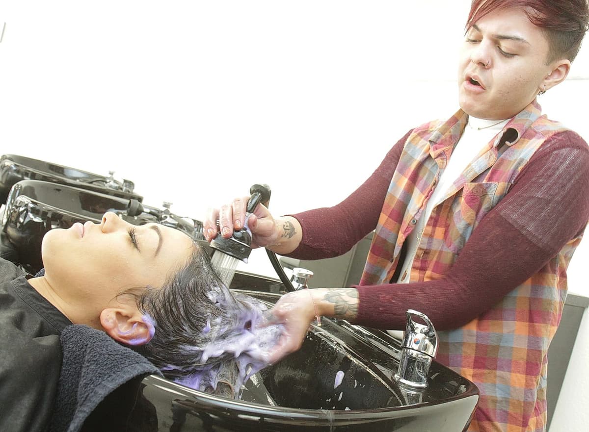 Protecting Hair from Nevada Heat and Dryness: Complete Las Vegas Guide