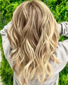 Look Like a Summer Goddess With Hottie Shannon’s Beach Waves and Light Blonde Balayage Highlight Combo